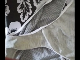 Corrida en bragas de mi mujer 68 (cum in pants of my wife)