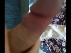 Corrida en bragas de mi mujer 101