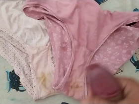 Corrida en bragas de mi mujer 125